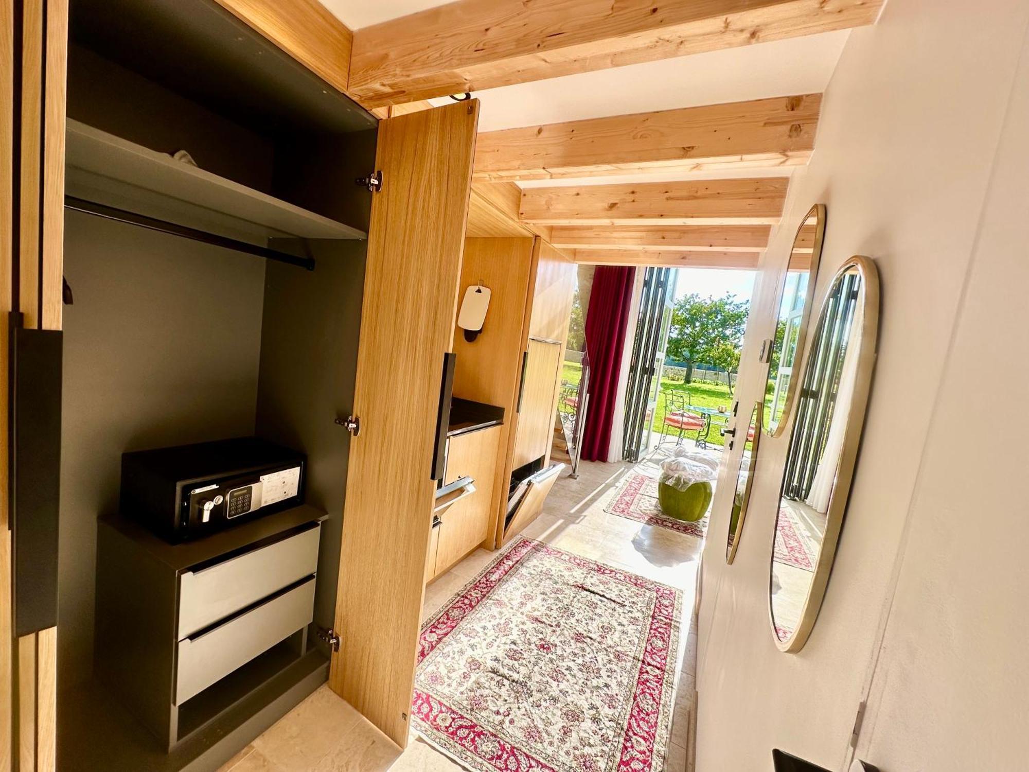 Chateau De Lafont Suites Saint-Vivien  外观 照片