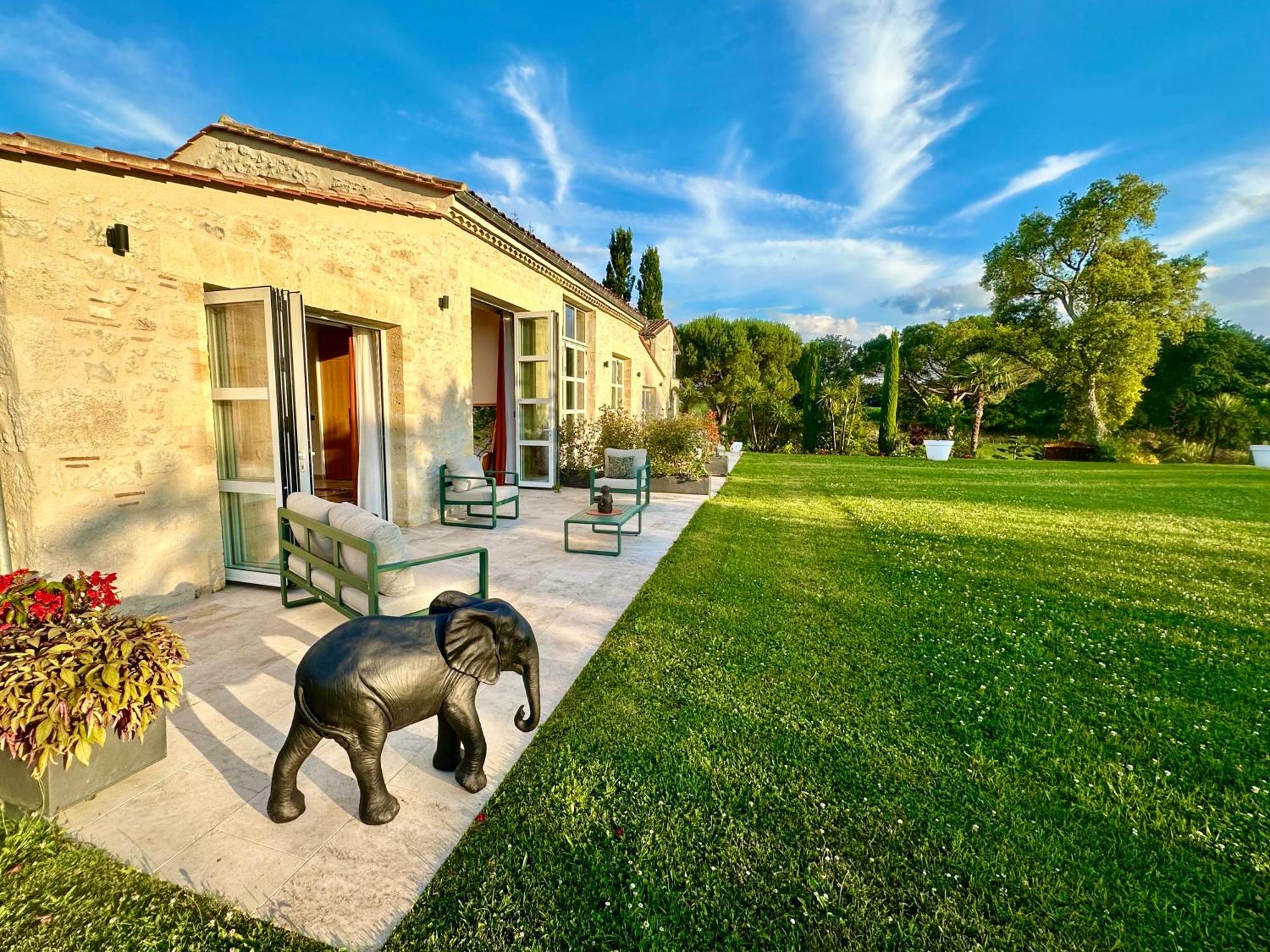Chateau De Lafont Suites Saint-Vivien  外观 照片