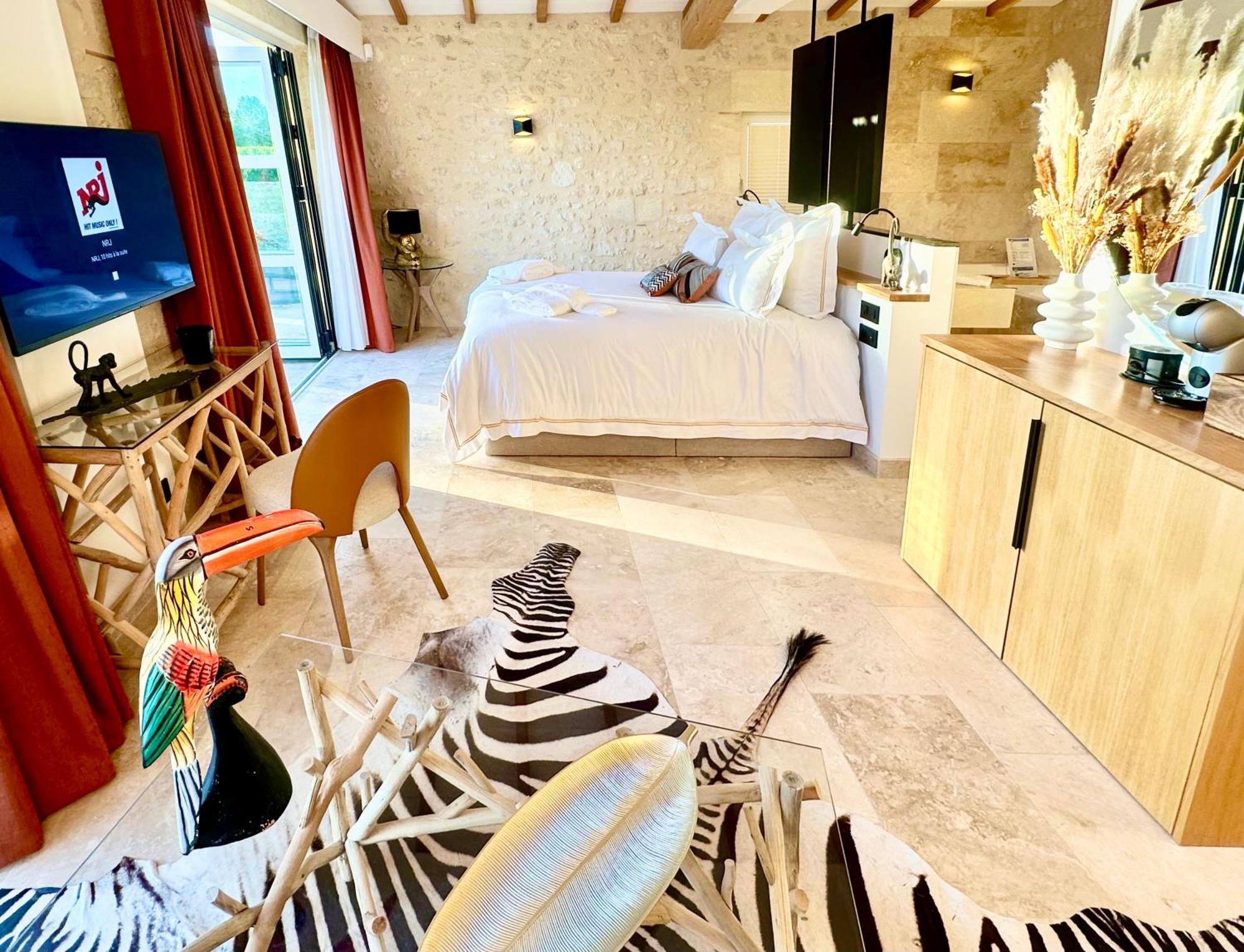 Chateau De Lafont Suites Saint-Vivien  外观 照片
