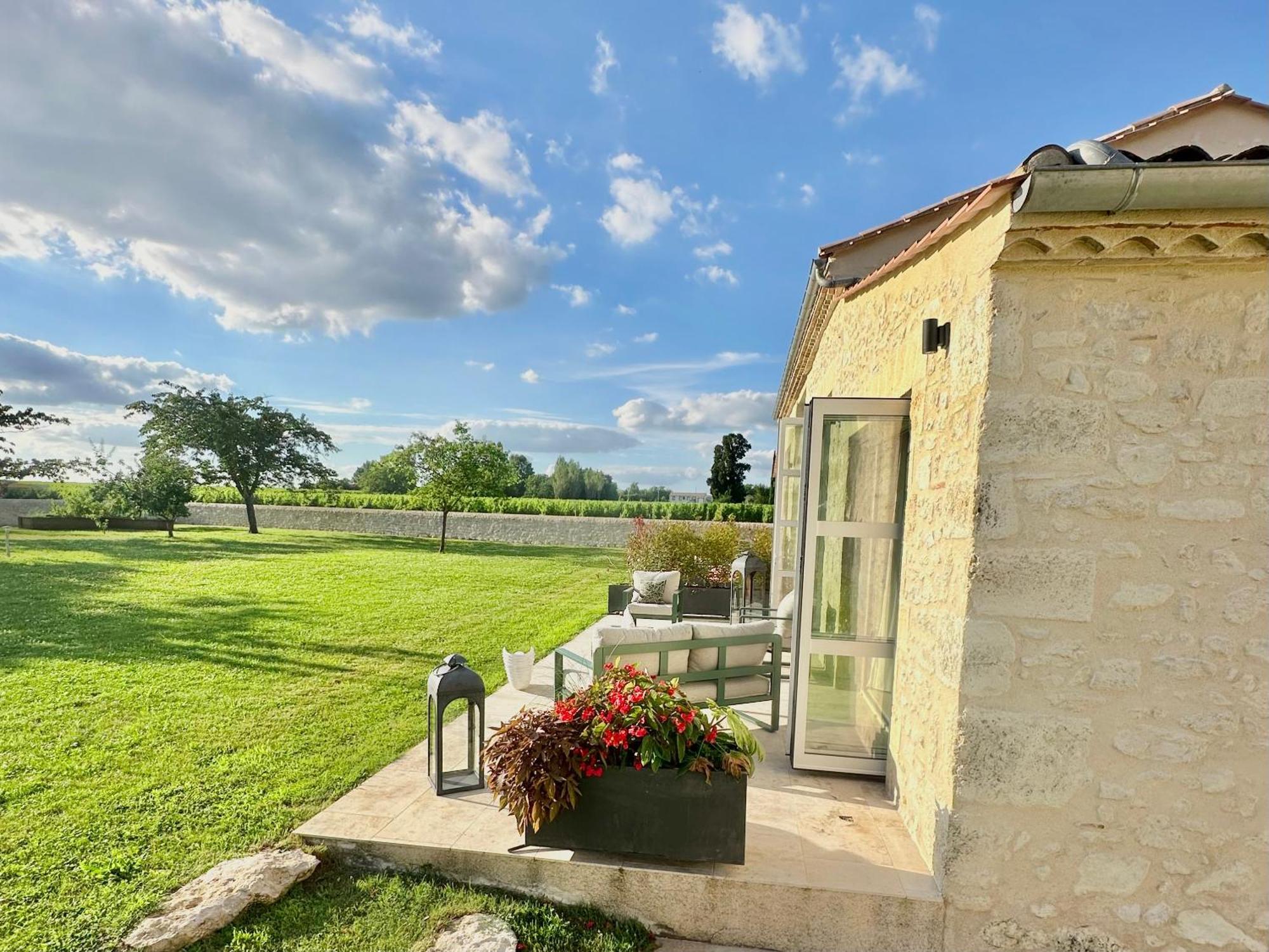 Chateau De Lafont Suites Saint-Vivien  外观 照片