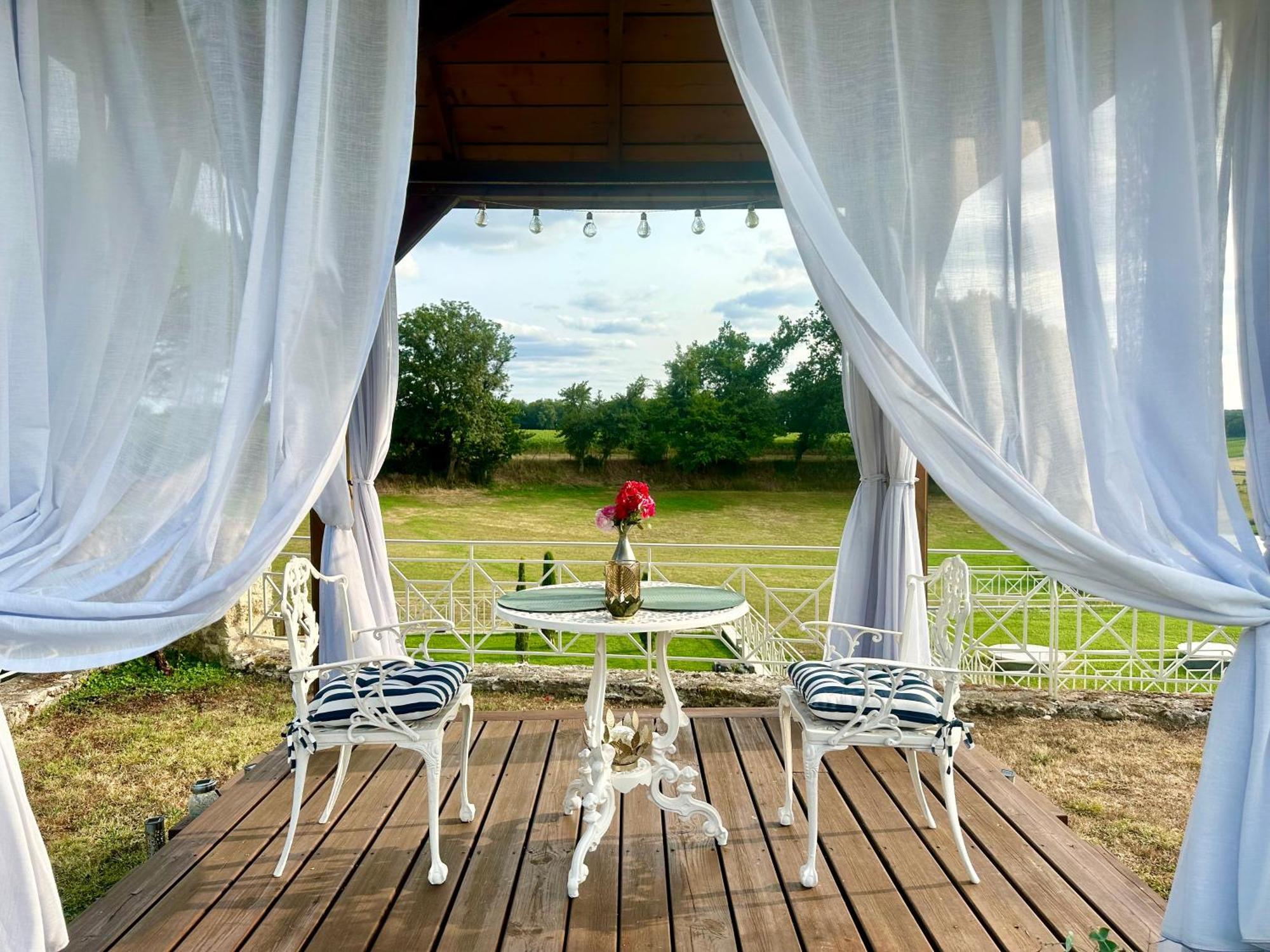 Chateau De Lafont Suites Saint-Vivien  外观 照片