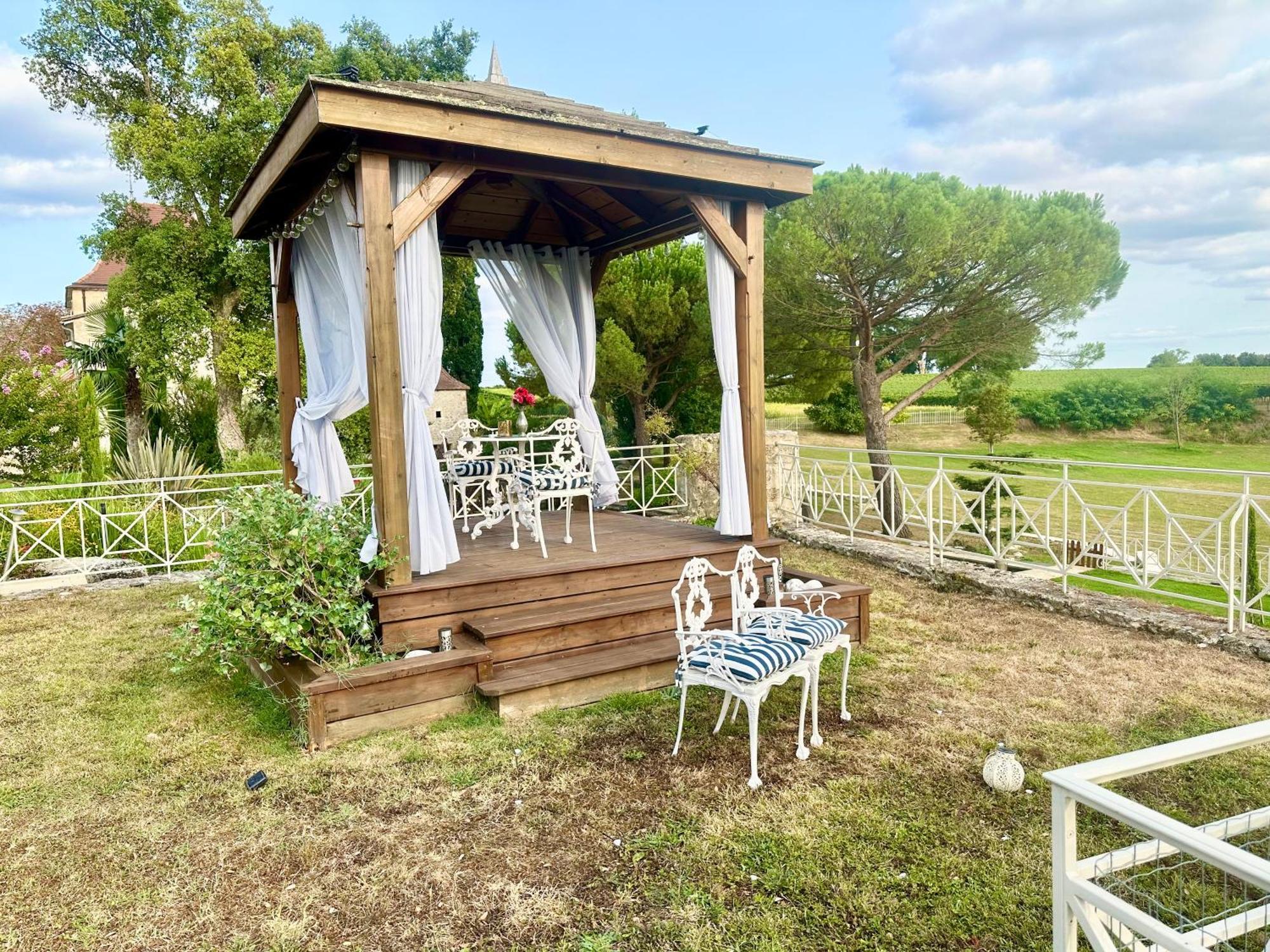 Chateau De Lafont Suites Saint-Vivien  外观 照片