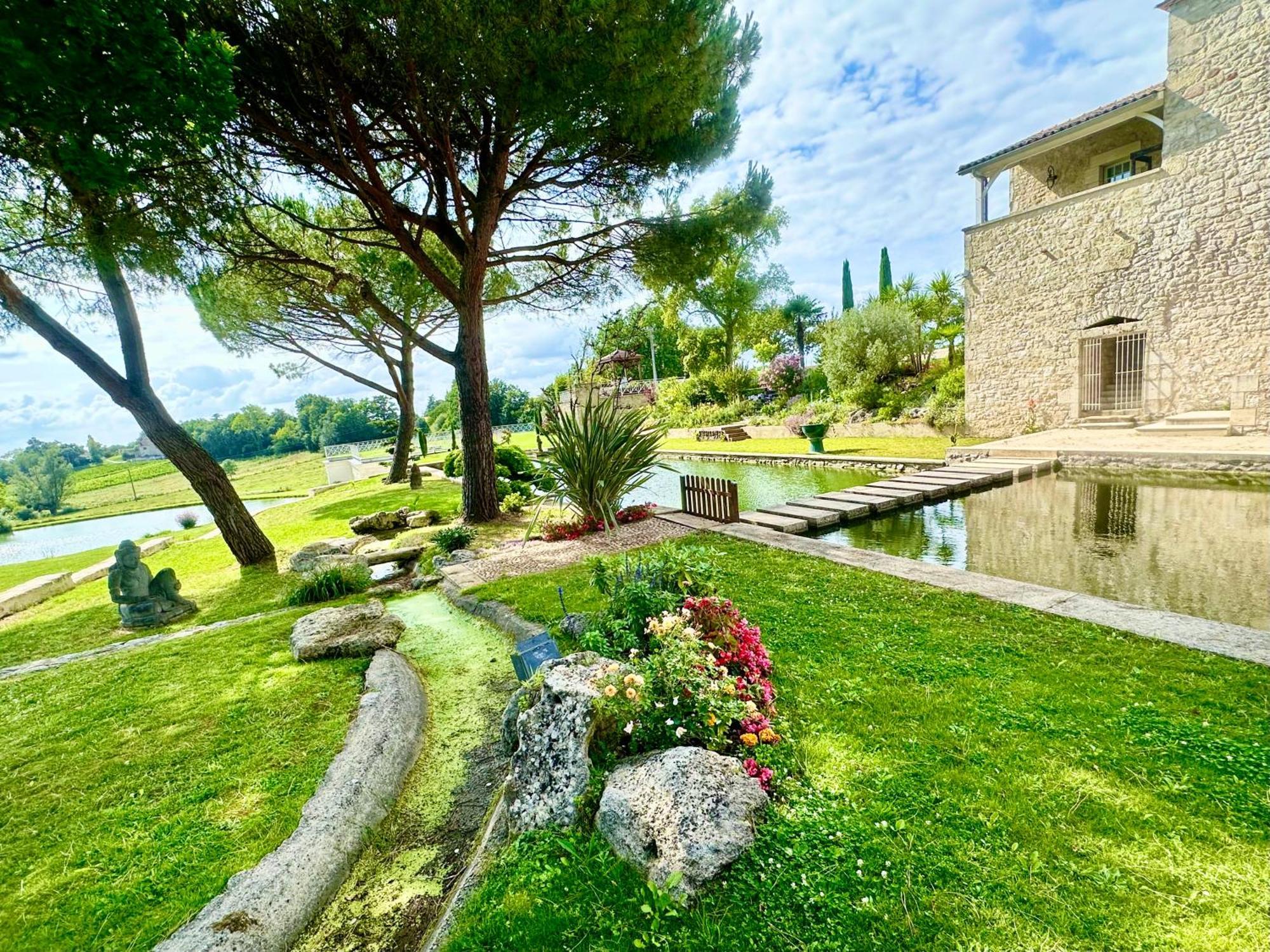 Chateau De Lafont Suites Saint-Vivien  外观 照片