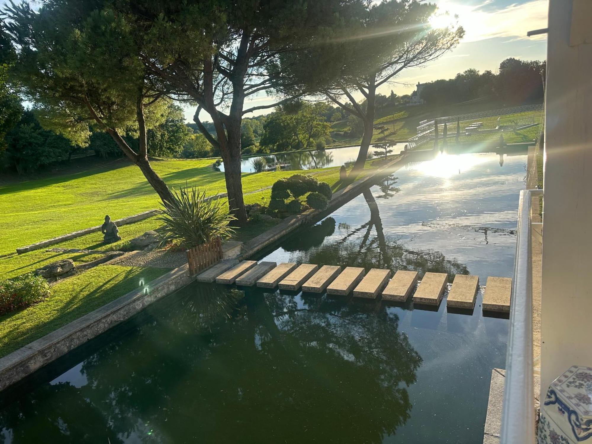 Chateau De Lafont Suites Saint-Vivien  外观 照片